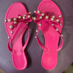 Pink sandals with pearls